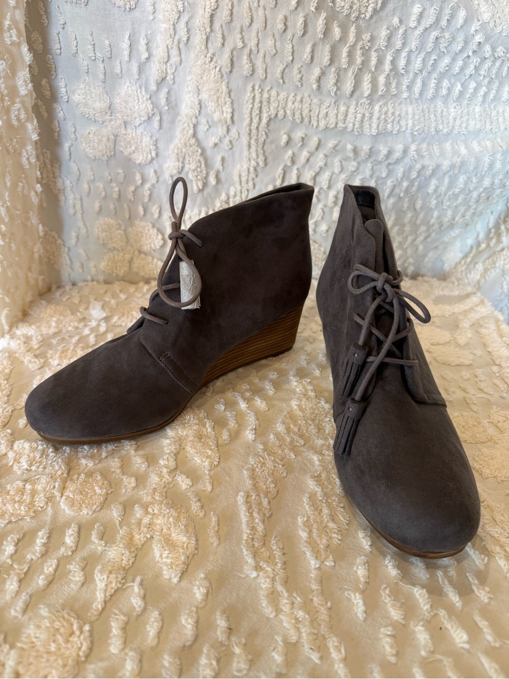 Dr. Scholl's Gray Suede Wedge Ankle Boots with Lace-Up Front #739